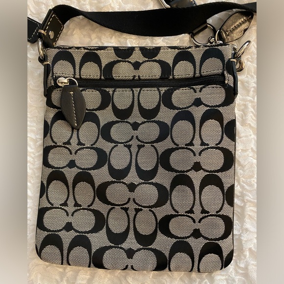 Coach Signature Swing Crossbody Purse Black Mahogany Adjustable Strap - Picture 2 of 4